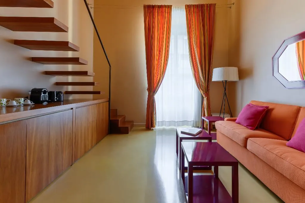STUDIO DUPLEX Room, Pretaloger Verdi 18, Naples