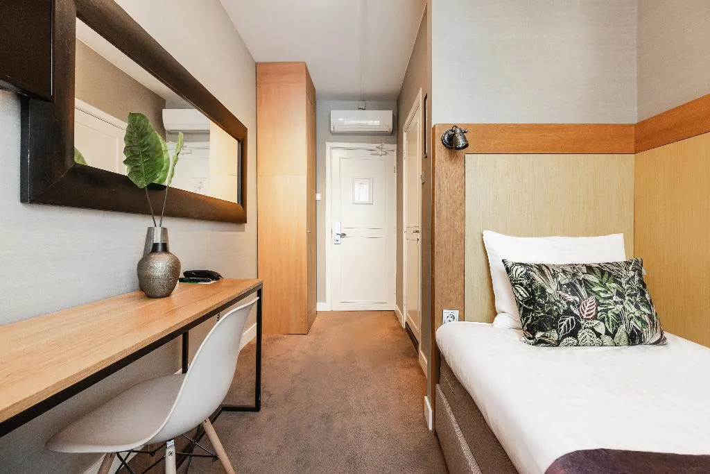 SINGLE BASIC Room, The Delphi - Amsterdam Townhouse, Amsterdam