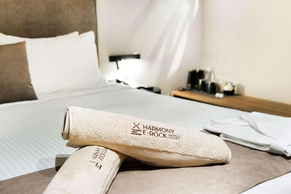 TRIPLE SIDE SEA VIEW Room, Harmony E Rock Hotel & Resort, Crete