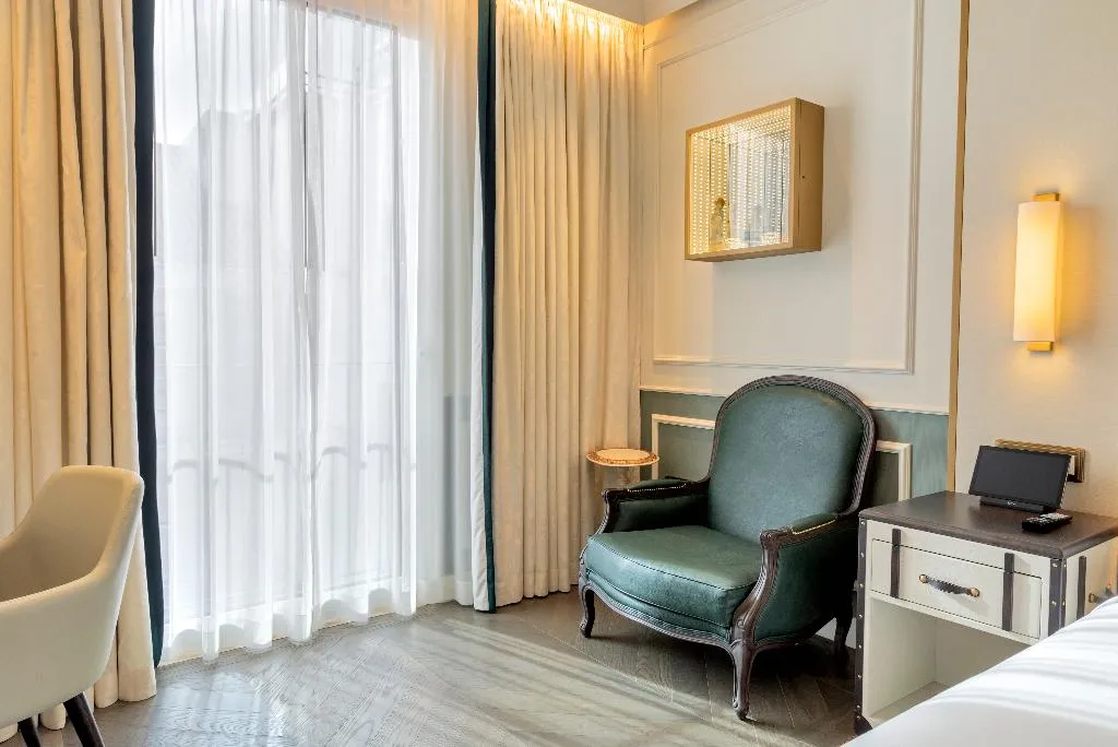 DOUBLE DELUXE Room, The Emerald House Lisbon, Curio Collection by Hilt, Lisbon