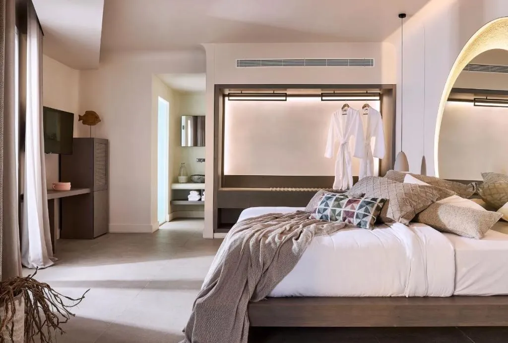 SUITE WITH PRIVATE POOL Room, Amazon Mykonos Resort & Spa, Mykonos