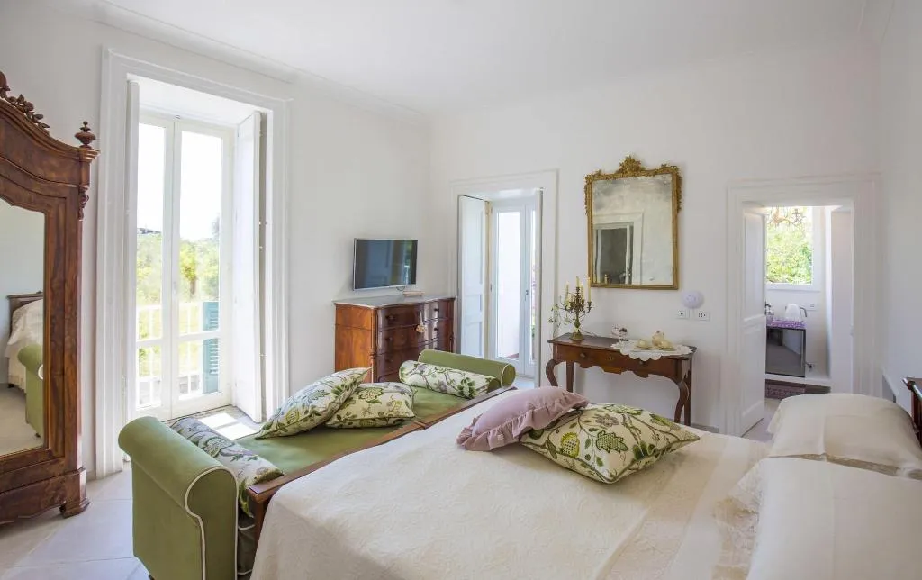 Room, Palazzo Cacace, Naples