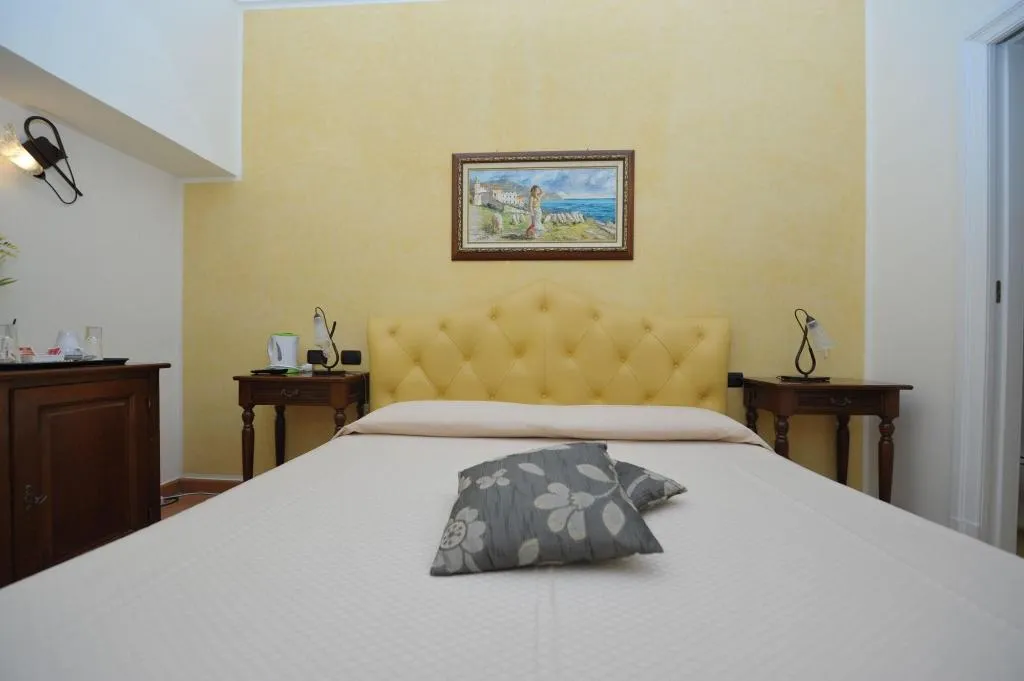 DOUBLE DELUXE Room, Hotel Villa Annalara, Naples