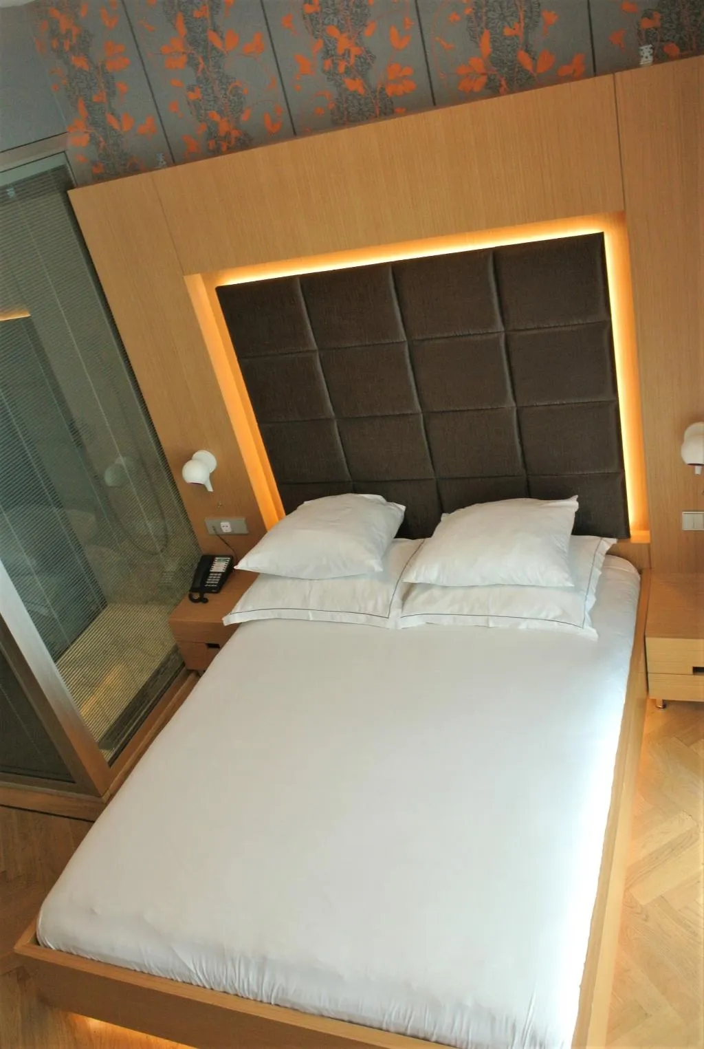 DOUBLE STANDARD Room, Amadi Park, Amsterdam