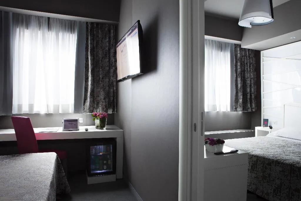 JUNIOR SUITE STANDARD Room, Moderno Hotel Roma, Rome