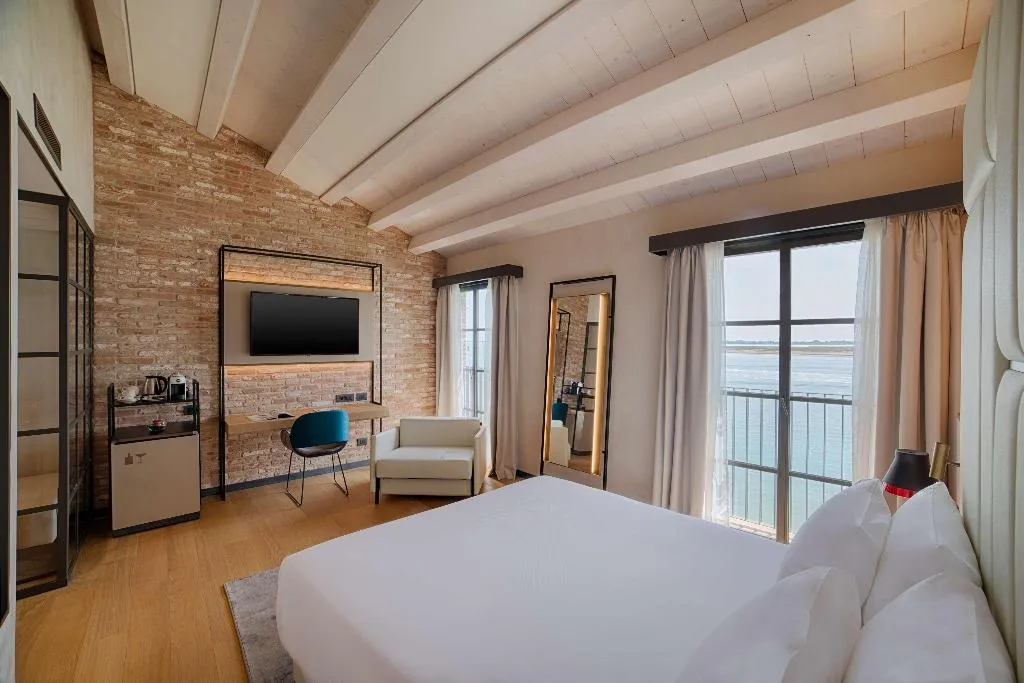SUITE LAGOON VIEW Room, NH Collection Venezia Murano Villa, Venice