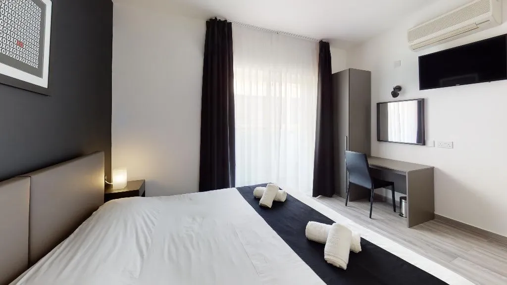 APARTMENT TWO BEDROOMS ONE BATHROOM Room, Block Hotel, Gozo