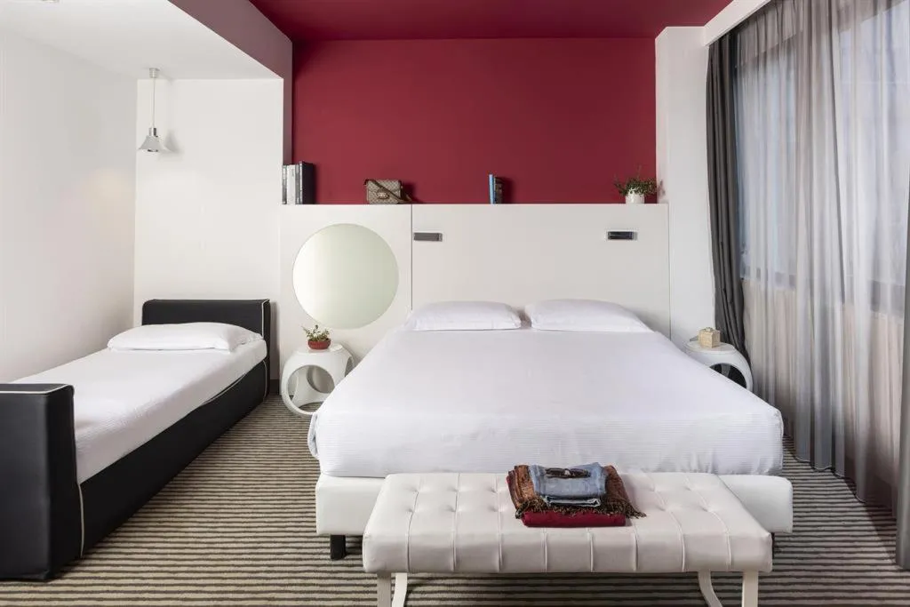 TRIPLE SUPERIOR Room, The Caesar Hotel Roma, Rome