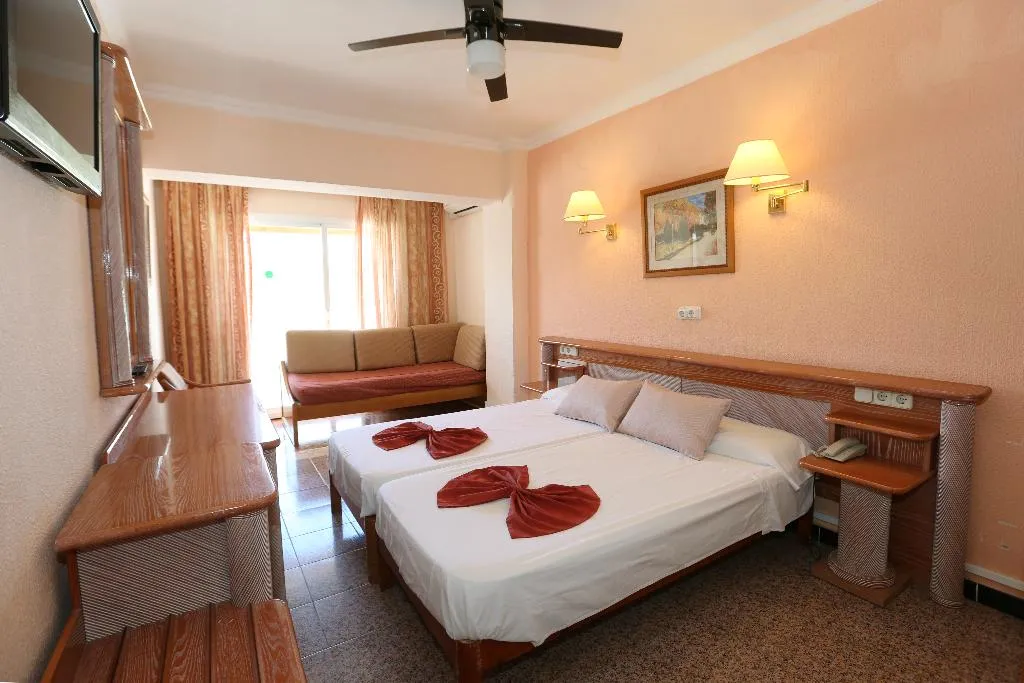 Room, Manaus, Majorca