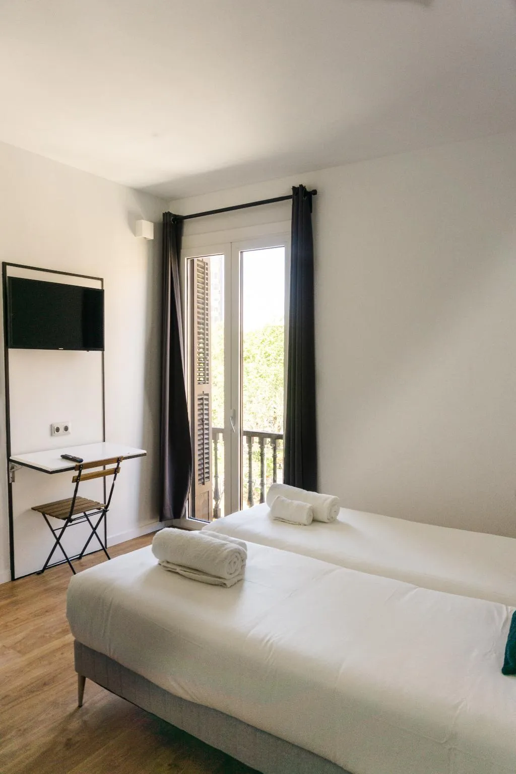 TWIN SUPERIOR WITH VIEWS Room, Fontanella Green House, Barcelona
