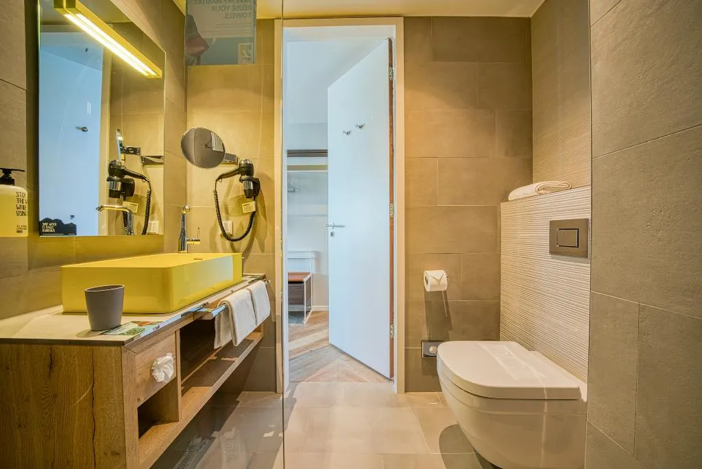 DOUBLE STANDARD Room, Vienna House Easy by Wyndham Amsterdam Airport, Amsterdam