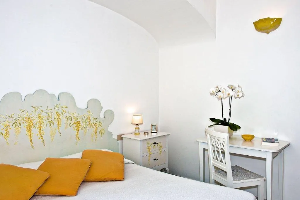 Room, Villa Rosa, Naples
