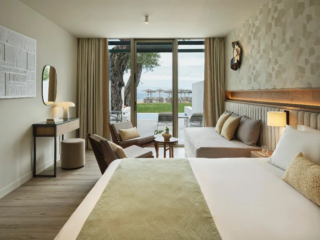 JUNIOR SUITE SEA VIEW WITH PRIVATE POOL Room, Kontokali Bay Resort & Spa, Corfu