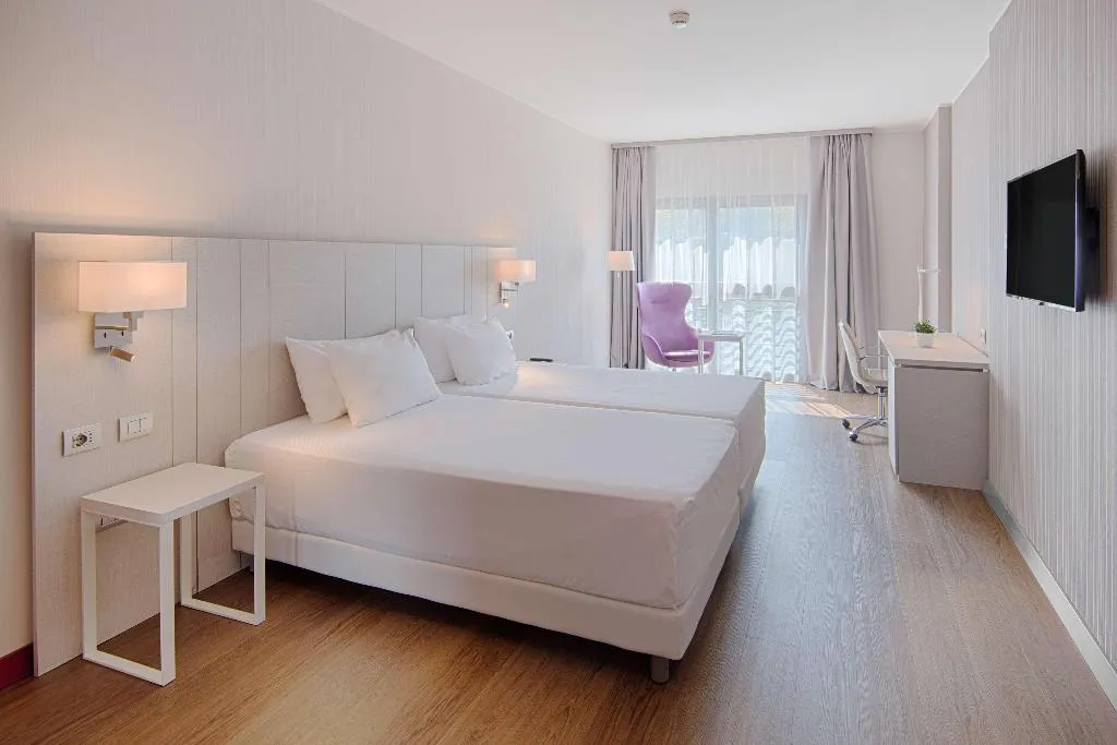 DOUBLE SUPERIOR Room, NH Lecco Pontevecchio, Milan