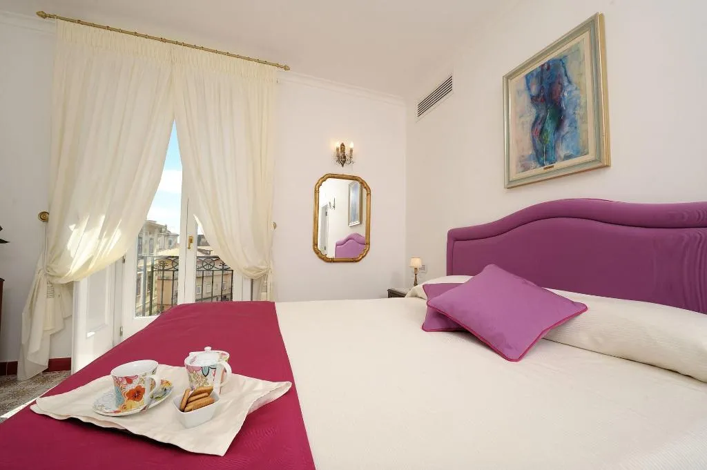 Room, Residenza Luce, Naples