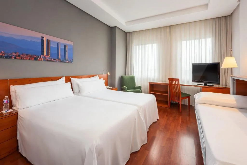 FAMILY ROOM BUNK BED Room, Hotel Madrid Chamartín Affiliated by Meliá, Madrid