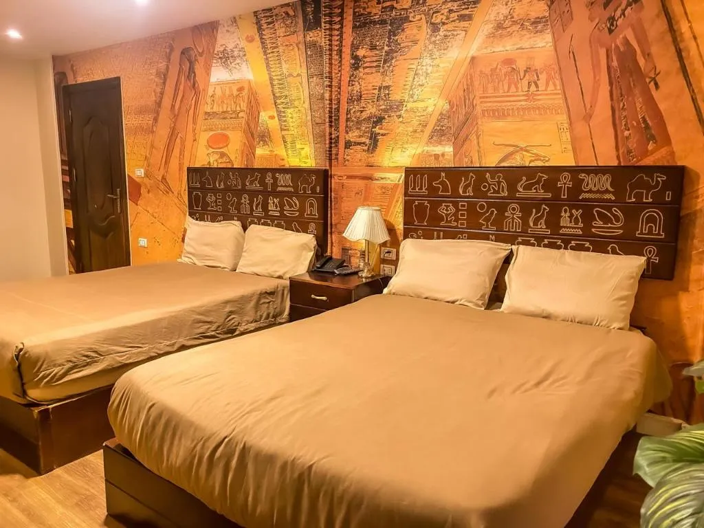 QUADRUPLE DELUXE WITH BALCONY Room, Giza Pyramids Inn, Cairo