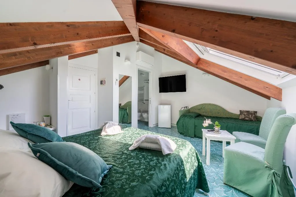 JUNIOR SUITE STANDARD Room, Hotel Villa Annalara, Naples