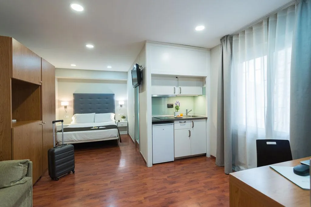DOUBLE WITH KITCHENETTE Room, Senator Barcelona Apartments, Barcelona