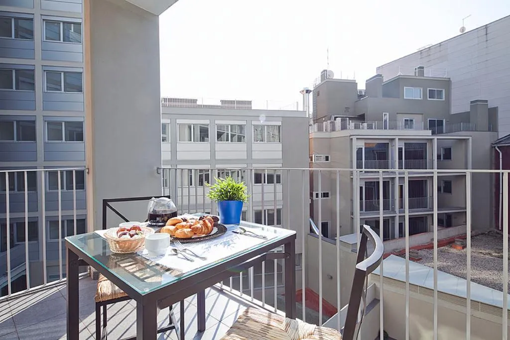 APARTMENT ONE BEDROOM WITH TERRACE Room, Charmsuites Paralel, Barcelona