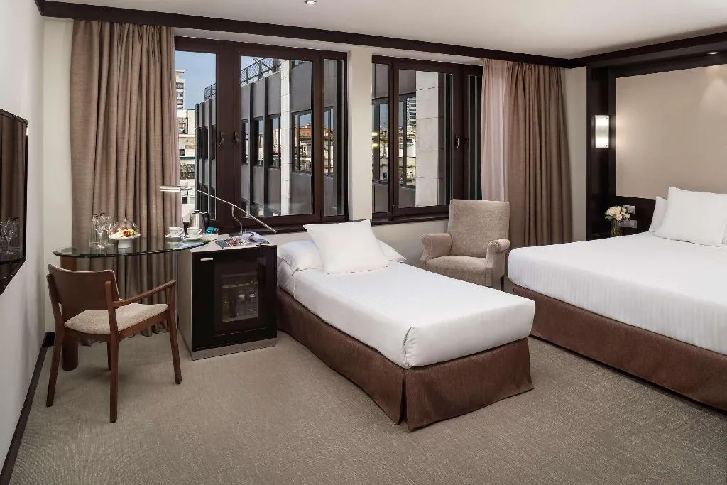 TRIPLE STANDARD Room, Melia Barcelona Sarria, Barcelona