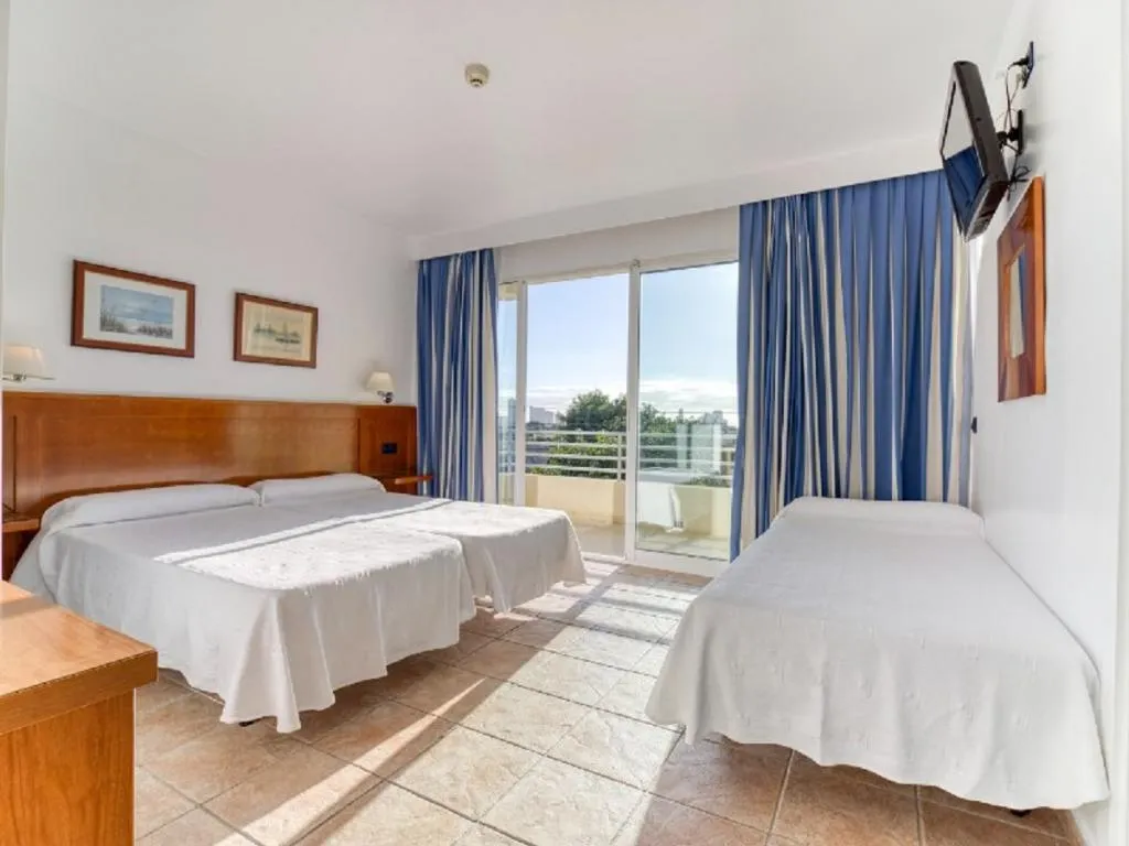 Room, Abril, Costa Blanca