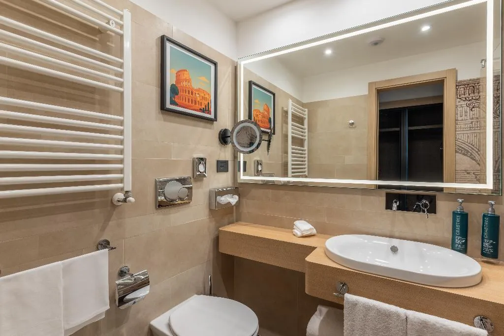 DOUBLE DELUXE KING BED Room, Hilton Garden Inn Rome Colosseum, Rome