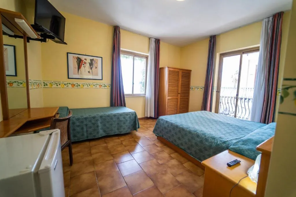 TRIPLE STANDARD Room, Hotel San Pietro Beach - Letojanni, Catania