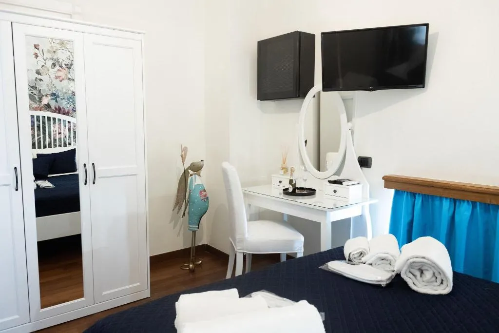 Room, Bed Boutique Napoli Colors, Naples