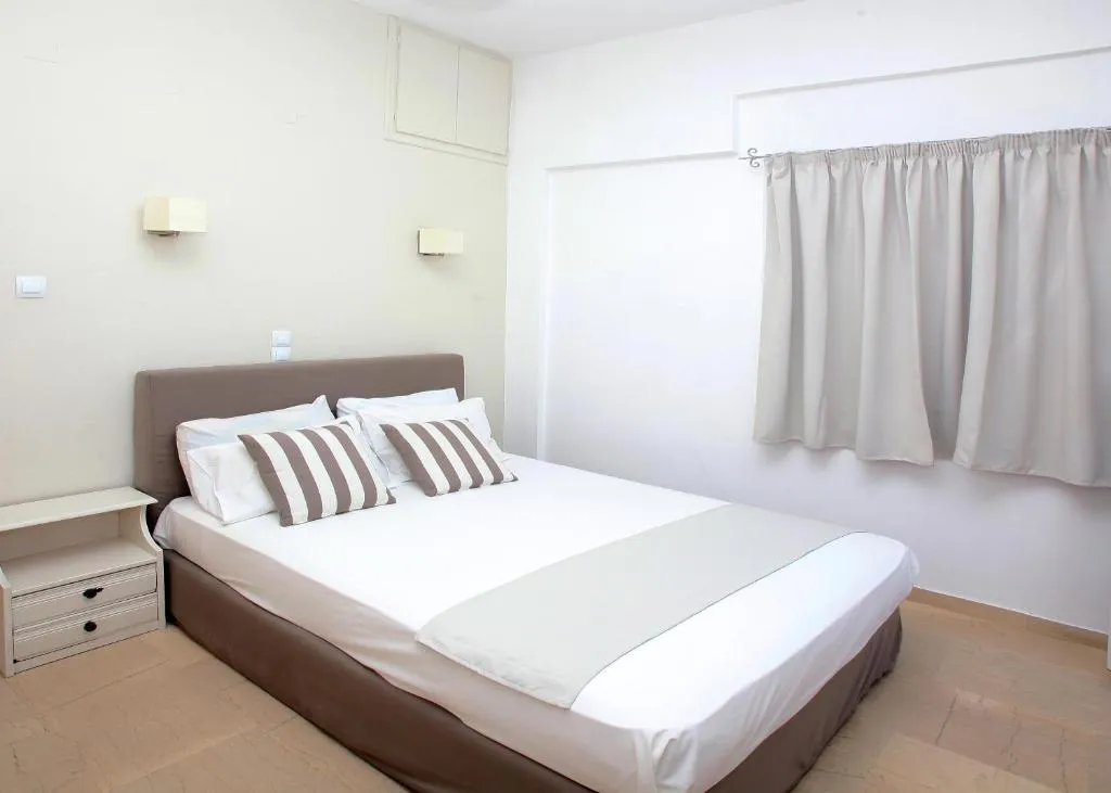 APARTMENT SUPERIOR ONE BEDROOM Room, Iraklis, Crete