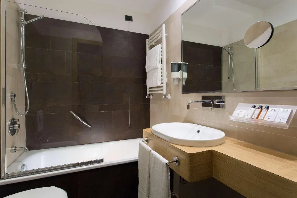 TRIPLE KING SIZE BED Room, Hilton Garden Inn Rome Colosseum, Rome