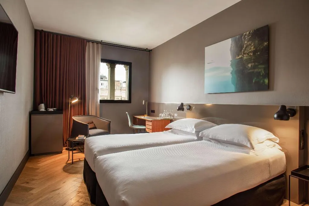 TWIN STANDARD Room, Alexandra Barcelona, Curio Collection by Hilton, Barcelona