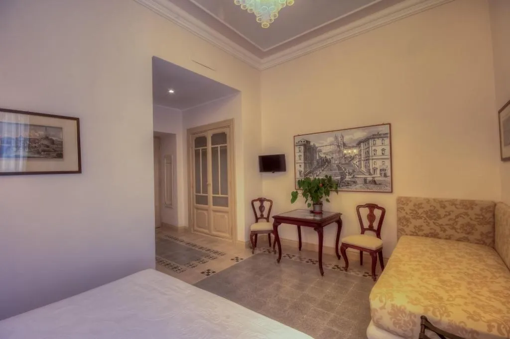 Room, Rome Charming Suites, Naples