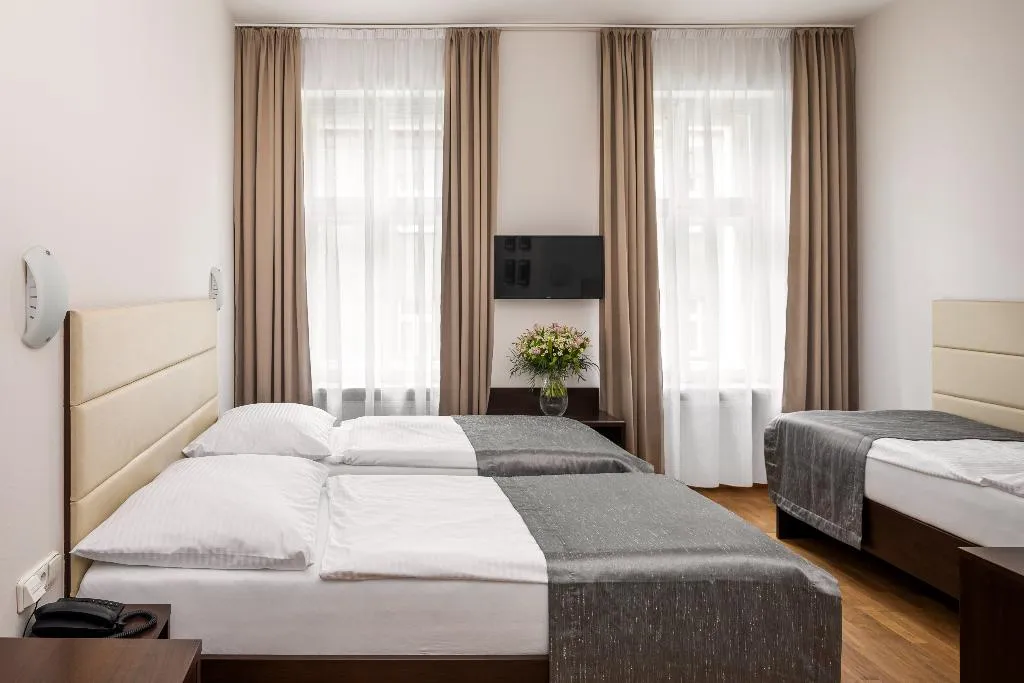 TRIPLE STANDARD Room, Hotel Unique, Prague