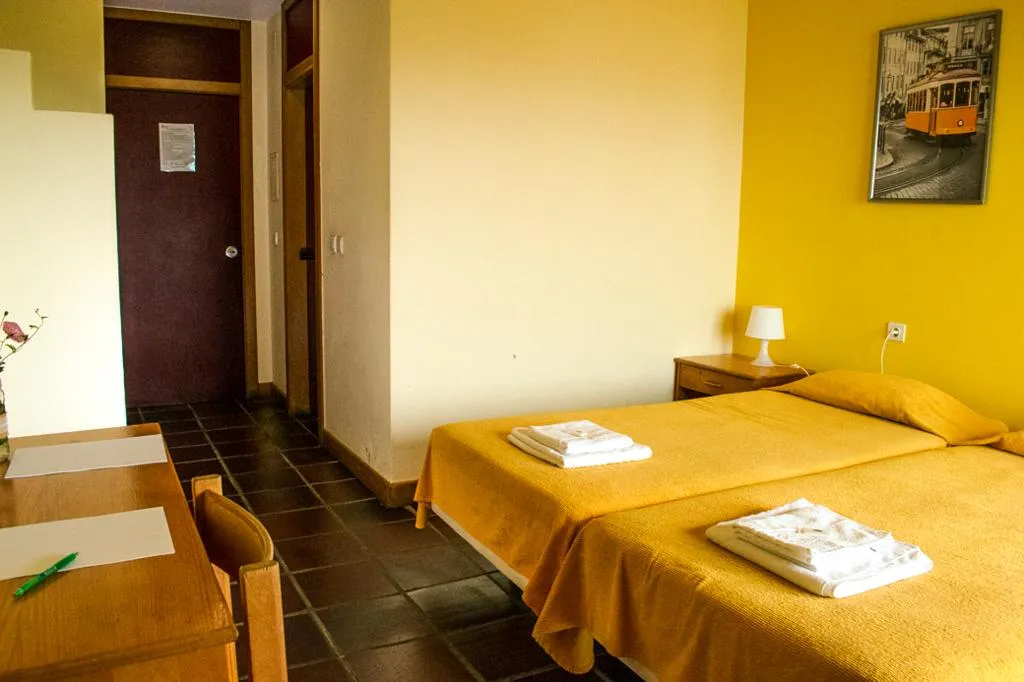 Double or Twin STANDARD Room, Hi Almada - Pousada de Juventude, Lisbon
