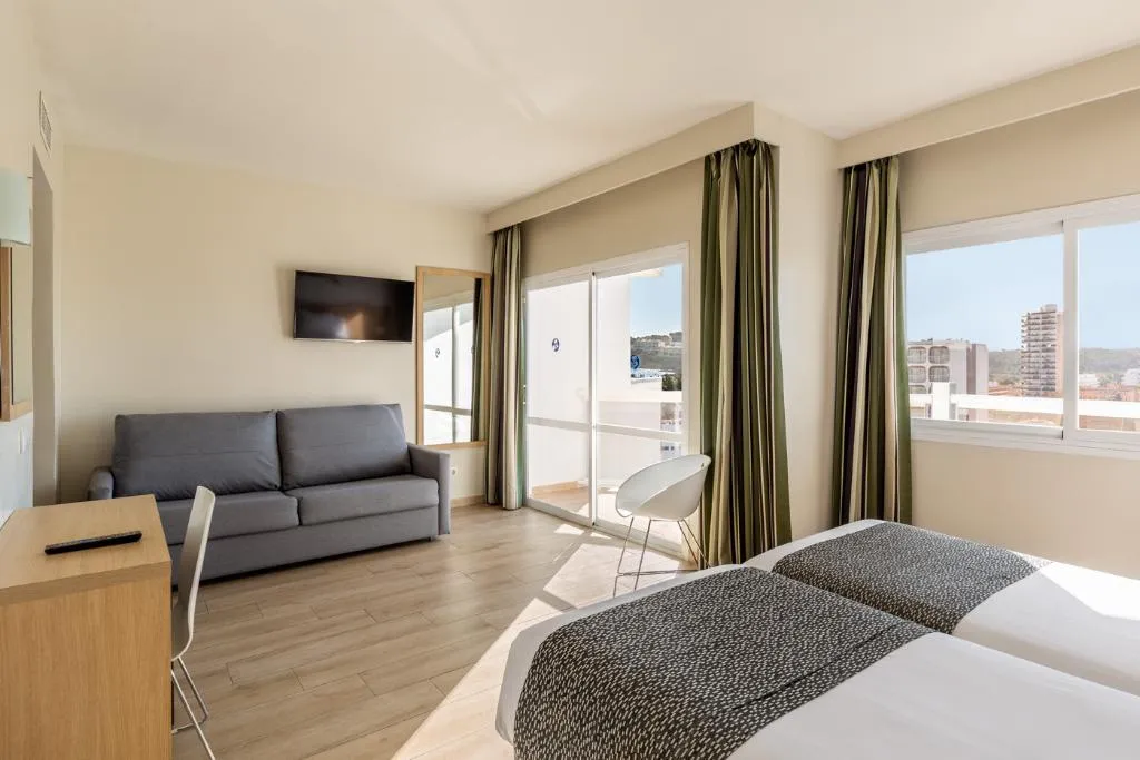 TRIPLE POOL VIEW Room, Samos, Majorca