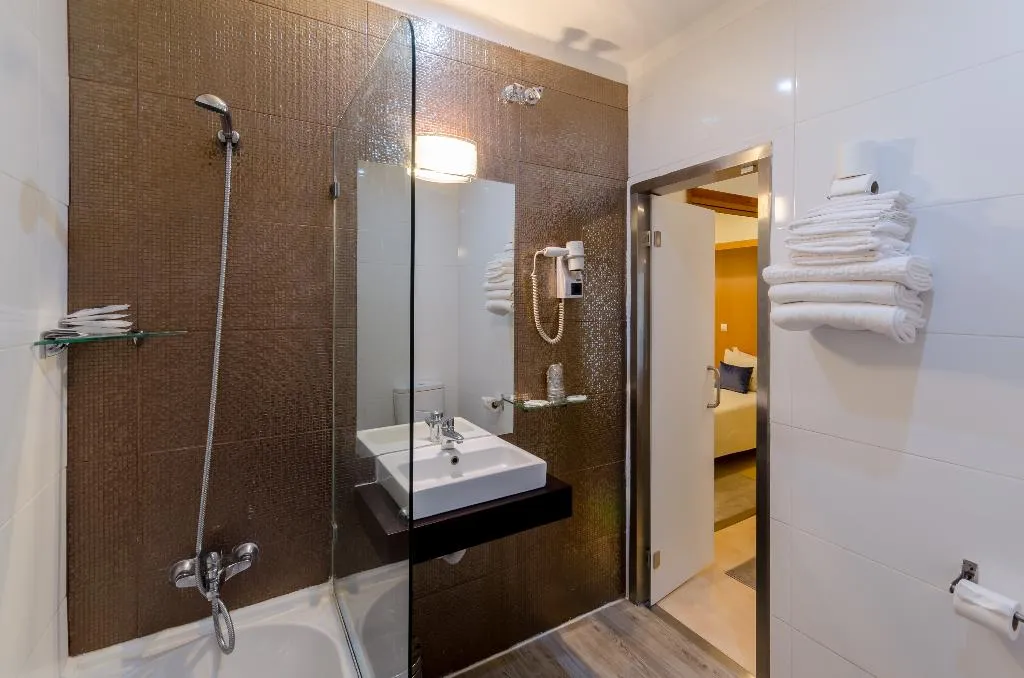 QUADRUPLE STANDARD Room, Inn Rossio, Lisbon