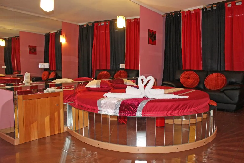DOUBLE DELUXE ONE BED Room, Monte Carlo Love Porto, Porto