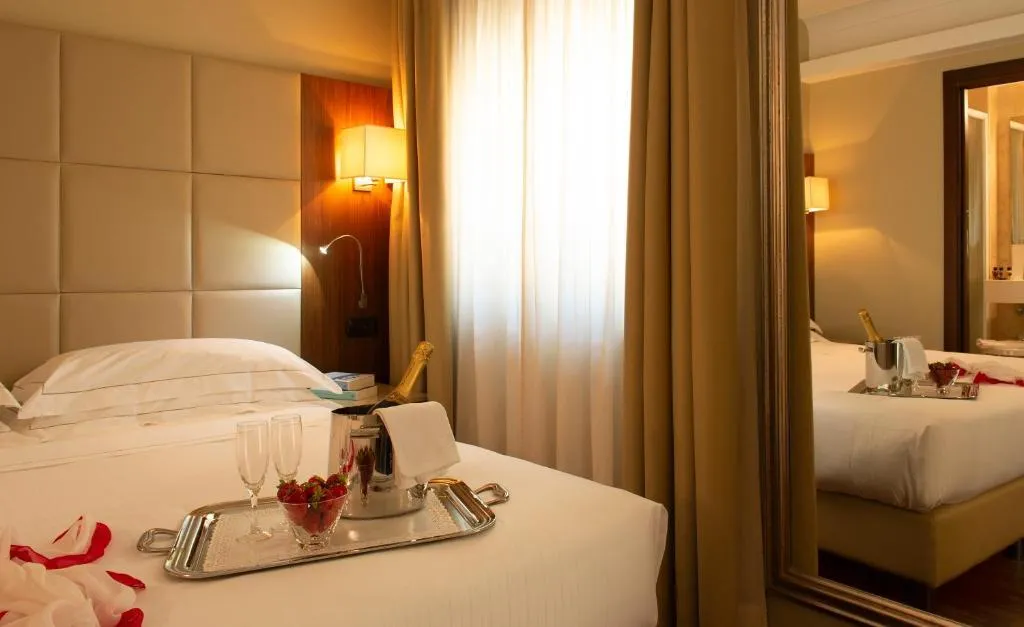 DOUBLE SUPERIOR Room, Fenice Hotel Milan, Milan