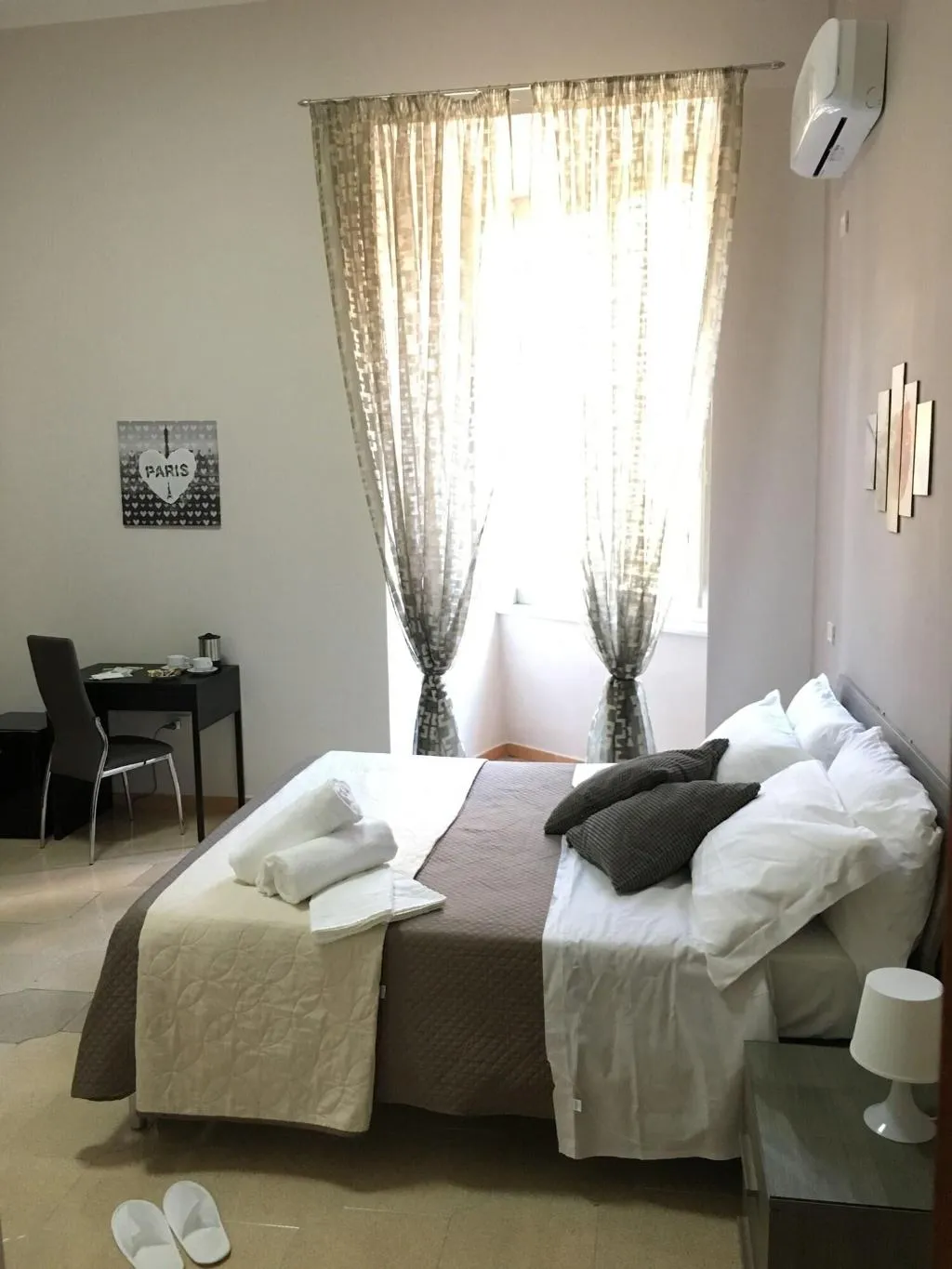 Room, Soggiorno Paradiso Due, Naples