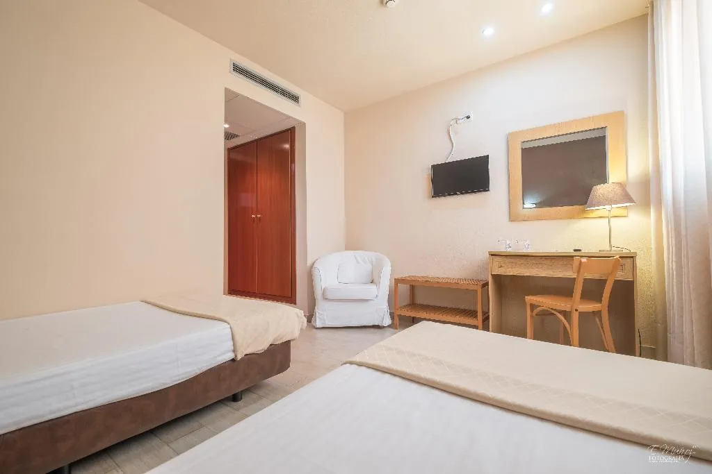 Double or Twin STANDARD Room, Hotel Vivar, Madrid