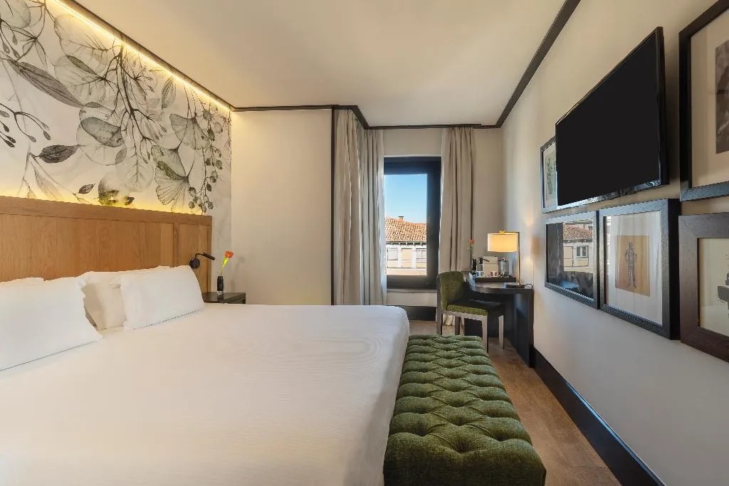 DOUBLE WITH VIEWS Room, H10 Puerta de Alcala 4* Sup., Madrid