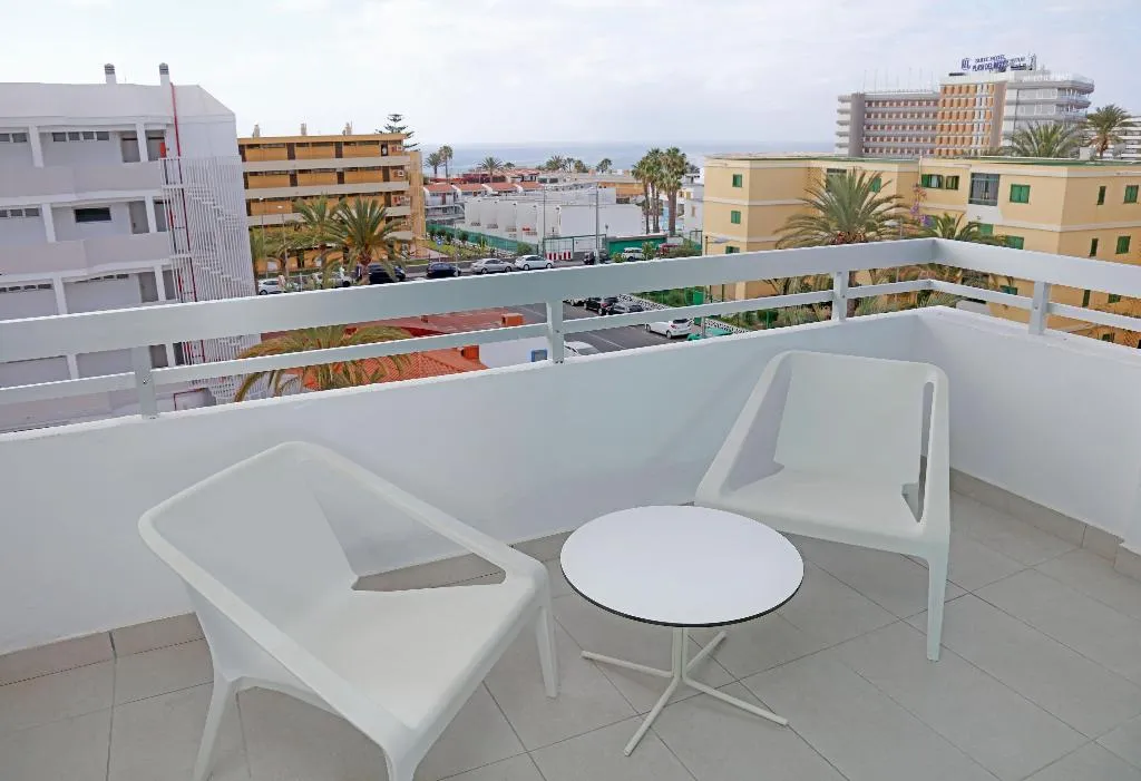 Room, Akeah Broncemar, Gran Canaria