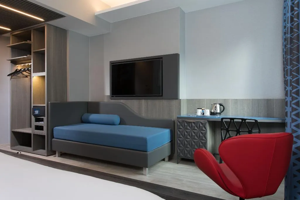 TRIPLE STANDARD Room, iQ Hotel Milano, Milan