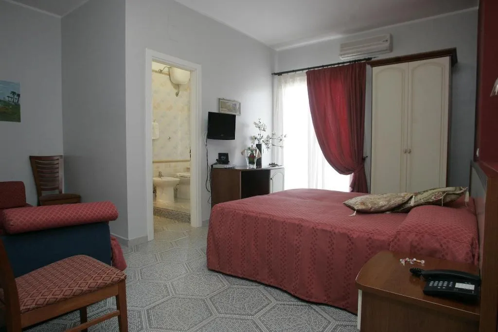Room, Leon d'Oro, Catania