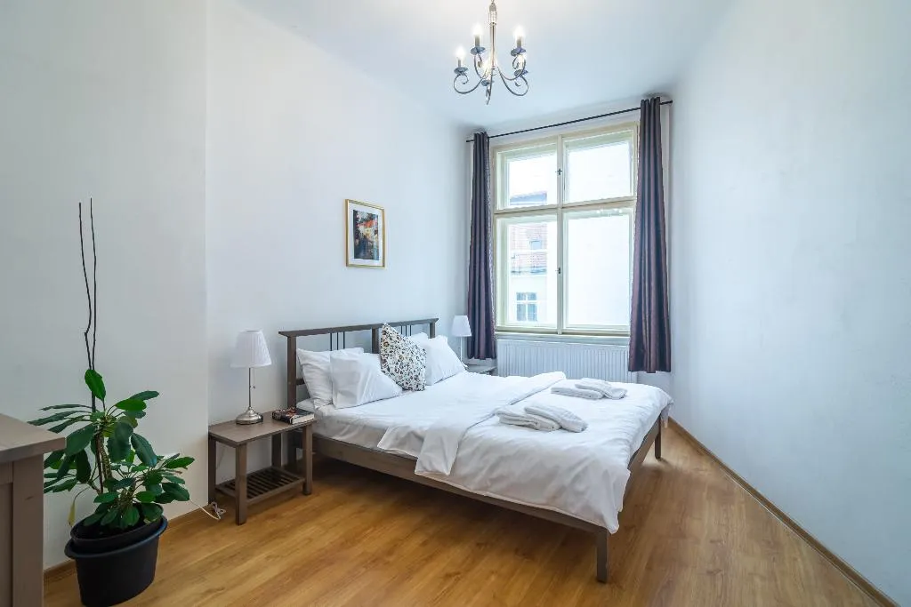 APARTMENT WITH BALCONY WITH VIEWS Room, Royal Road Residence, Prague