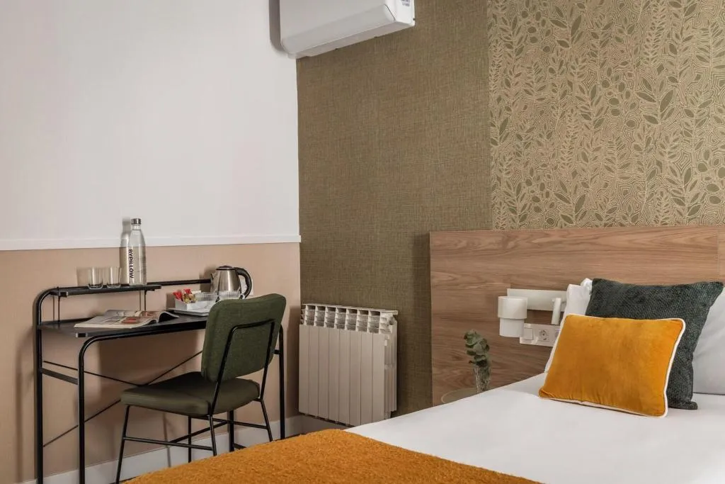 FAMILY ROOM STANDARD Room, House by pillow, Barcelona