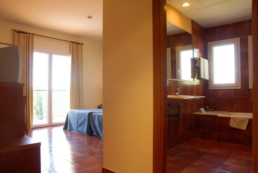 QUADRUPLE STANDARD Room, Picasso, Costa Brava