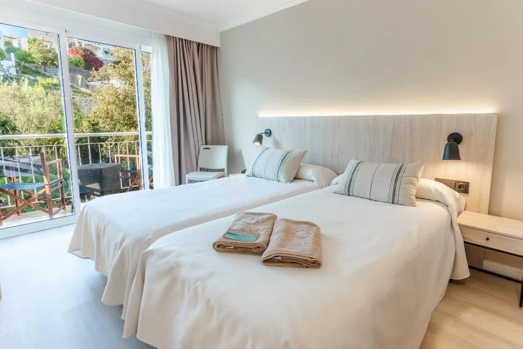 Double or Twin WITH BALCONY Room, Minura Cala Galdana & Apartamentos d´Aljandar, Menorca