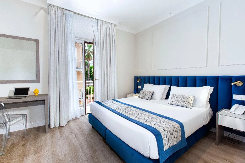 Double or Twin SUPERIOR WITH BALCONY Room, Michelangelo, Naples